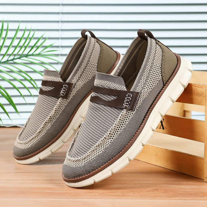Comodi mocassini uomo slip-on, scarpe casual eleganti per il comfort di ogni giorno, con suola di supporto durevole.