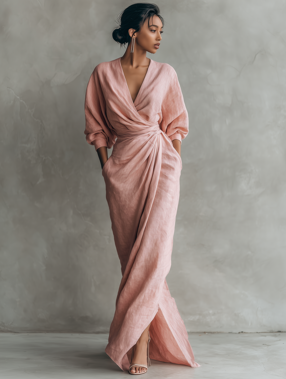 Abito estivo lungo donna in lino, modello portafoglio, scollo V. Look fluido, raffinato per ogni occasione.