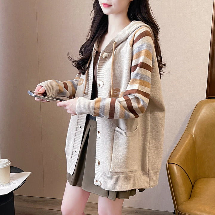 Cardigan primaverile da donna con cappuccio, tasche e taglio casual, ideale per la moda versatile di tutti i giorni.