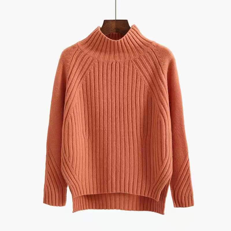 Maglione versatile donna a collo alto e maniche raglan. Perfetto per uno stile casual-chic autunno/inverno.