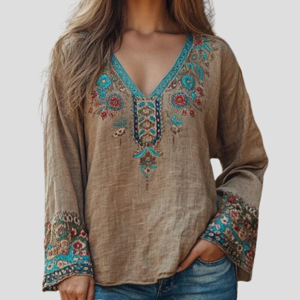 Top donna ricamato per un look raffinato. Camicetta leggera e versatile, perfetta per outfit eleganti o casual estivi.