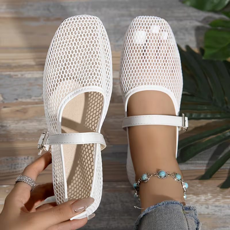 Calzature estive: sandali donna intrecciati, offrono comfort e stile versatile.