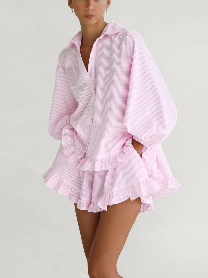 Set estivo donna due pezzi rosa con volant, top corto e shorts coordinati. Perfetto per vacanze e look casual chic.