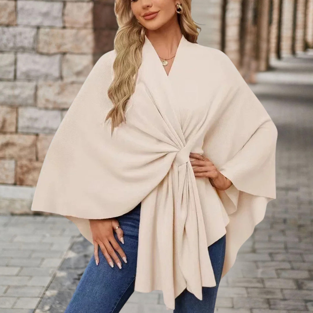 Poncho donna chic con fiocco. Tessuto morbido e design elegante. Abbigliamento comodo e alla moda.