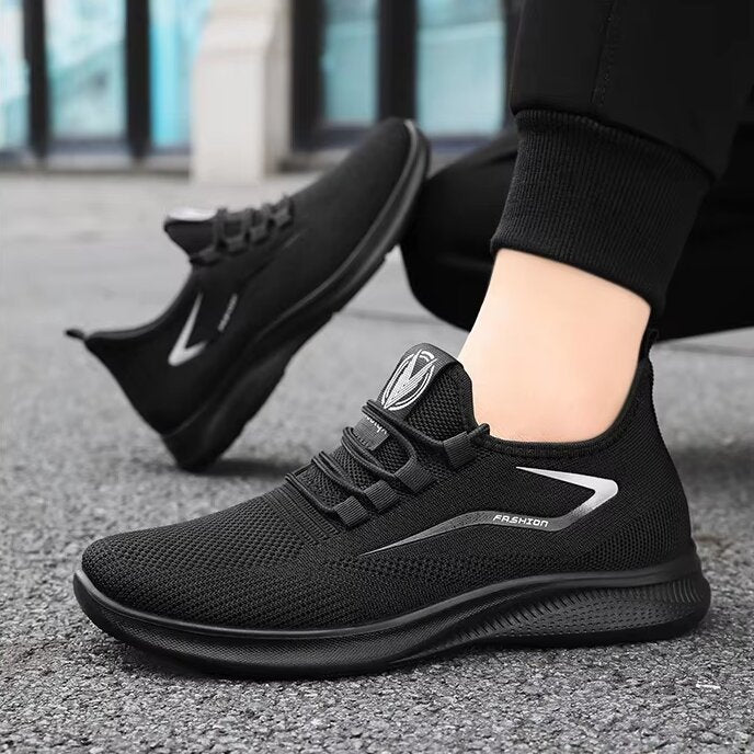 Coppia di scarpe uomo slip-on traspiranti per passeggio. Ideali per comfort quotidiano, viaggio e pianta larga.