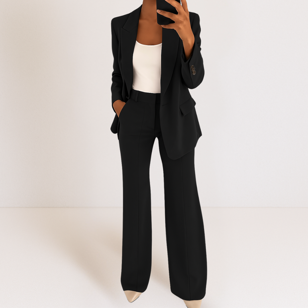 Completo donna per cerimonia o evento, blazer elegante e pantaloni a palazzo. Stile raffinato.