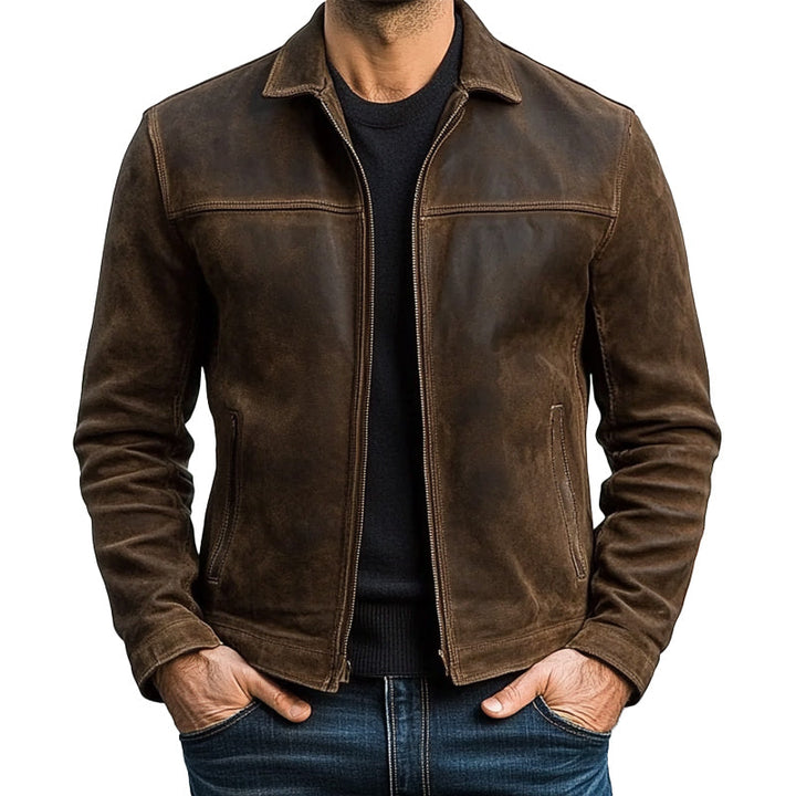 Giacca da uomo verde militare con collo alla coreana e cerniera. Capo autunnale di tendenza per outfit casual.
