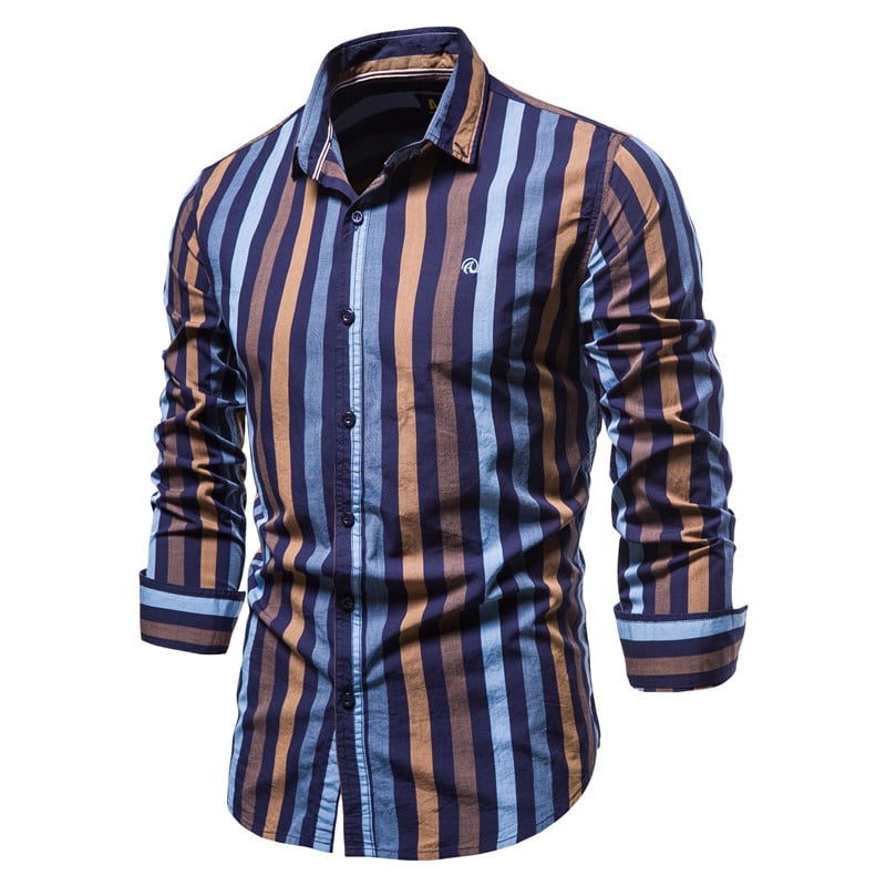Abbigliamento maschile: camicia a maniche lunghe con motivo a righe, per un look classico e chic, casual o formale.