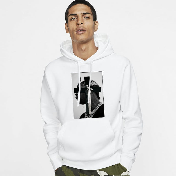 Felpa uomo con cappuccio e stampa, pullover casual versatile per il comfort quotidiano e la moda autunnale.