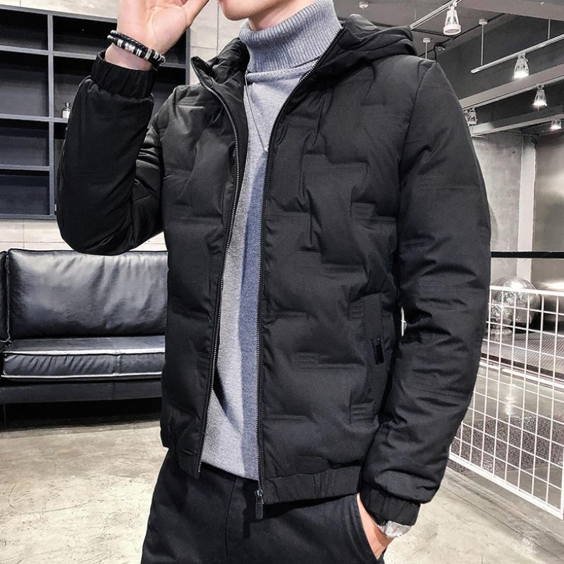 Elegante giacca invernale da uomo, bomber imbottito con zip. Ideale per proteggerti dal freddo con stile.