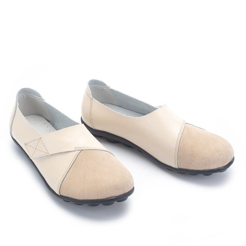 Moderne scarpe ortopediche slip-on da donna, con design versatile e supporto per il plantare.