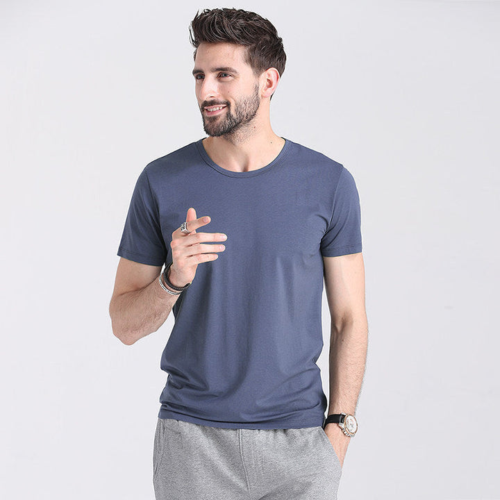 T-shirt uomo slim fit a manica corta, girocollo, per un look moderno e asciutto, perfetta per l'estate.
