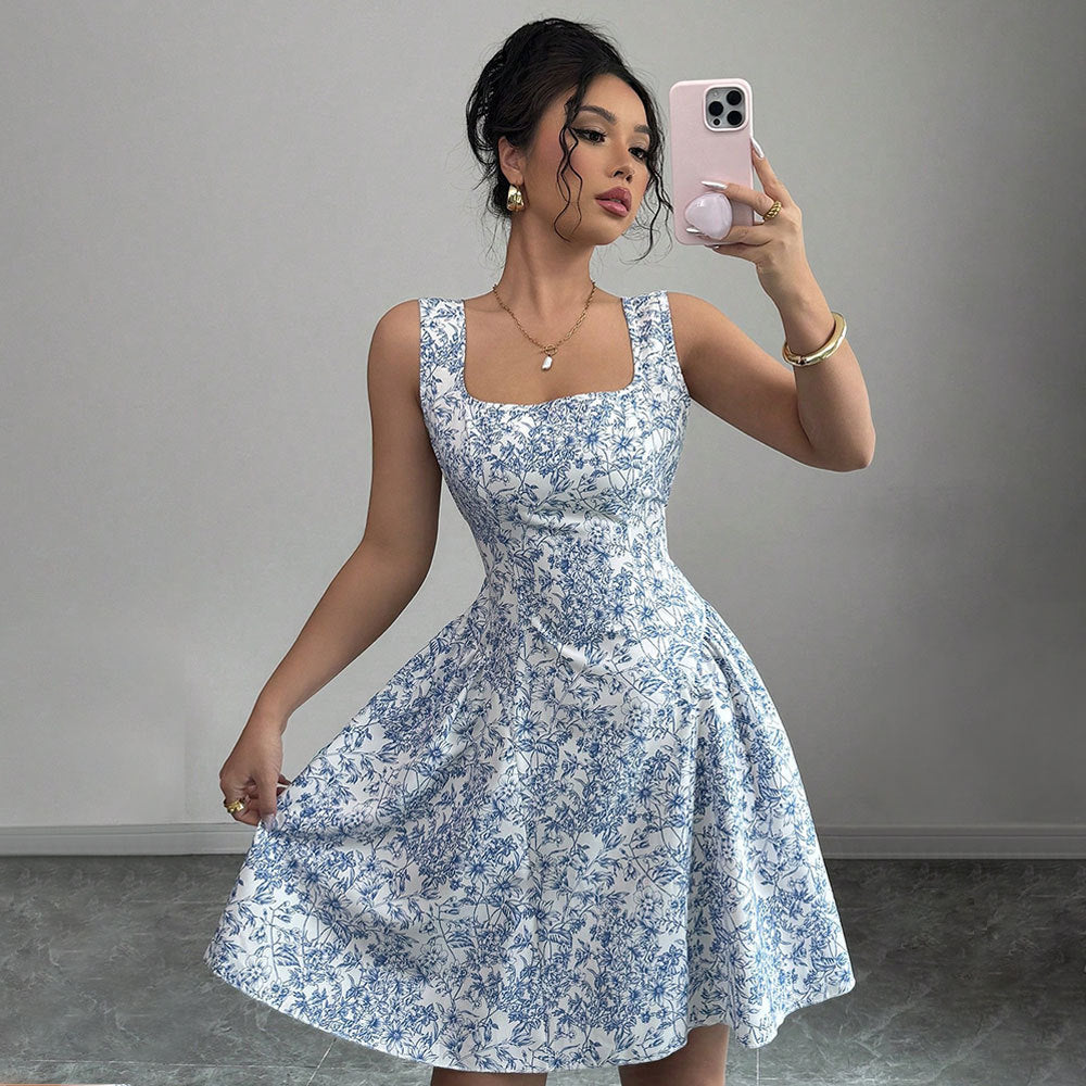 Vestito corto donna floreale con vita alta e taglio A-linea. Ideale per moda estiva casual e look da spiaggia.
