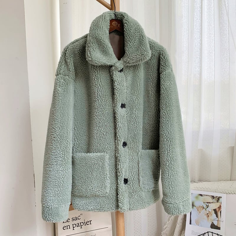 Cappotto donna inverno, design elegante e versatile, lunghezza media per comfort e stile.