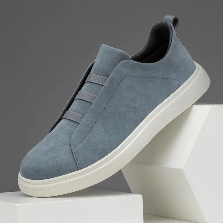Sneakers uomo comode con lacci elastici, ideali per comfort quotidiano e stile casual. Suola ammortizzata.