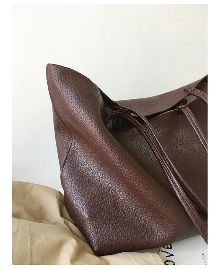 Vista frontale borsa tote donna, design minimalista ed elegante in pelle sintetica.