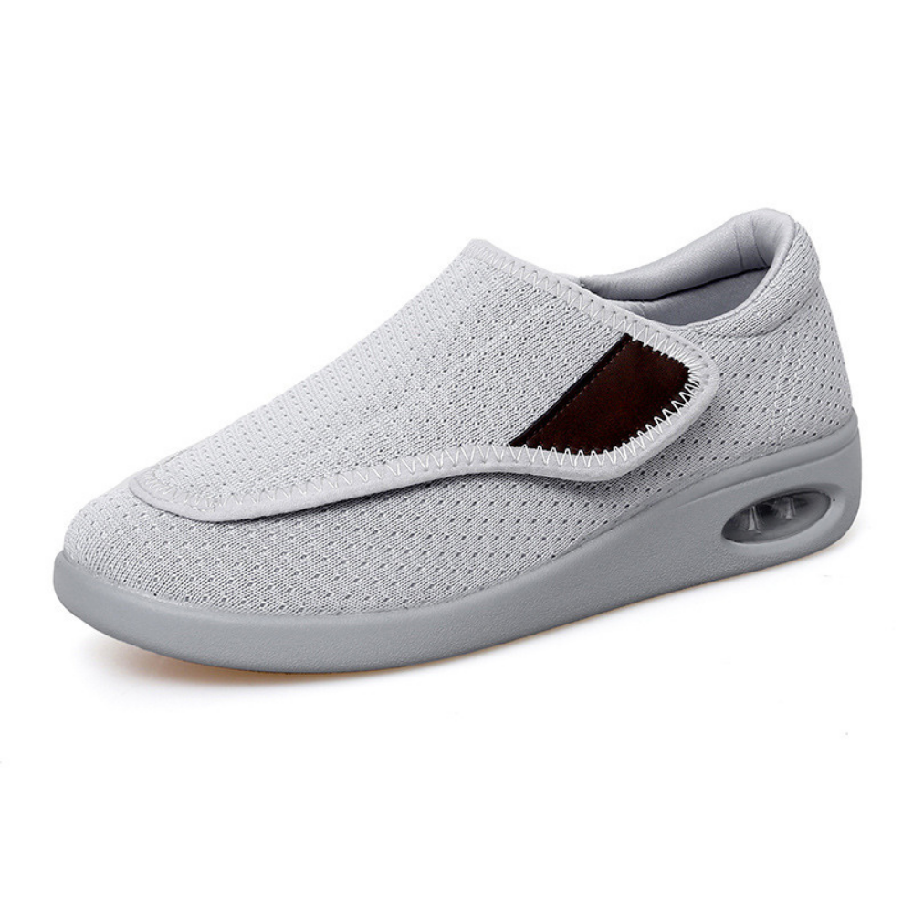 Scarpe sportive uomo ammortizzate, nere con suola antiscivolo, offrono supporto plantare e comfort eccellente.