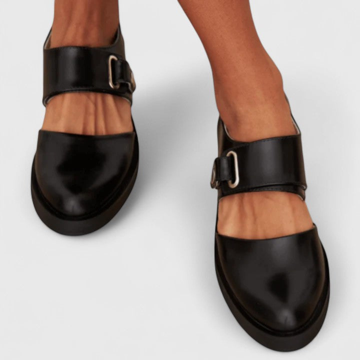 Scarpe Mary Jane donna nere, classiche e versatili per ufficio o casual, con cinturino e suola confortevole.