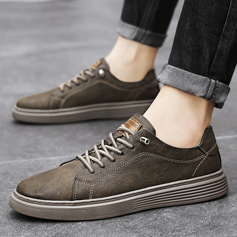 Sneakers uomo casual per comfort lungo e stile essenziale. Calzature versatili, perfette per la moda maschile di ogni giorno.