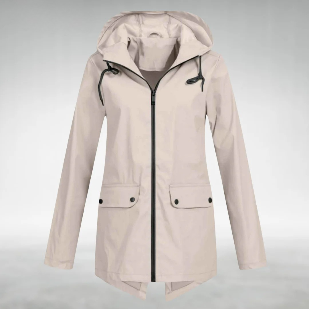Outfit con giacca impermeabile elegante per donna, un capo essenziale per la moda femminile e le giornate di pioggia.