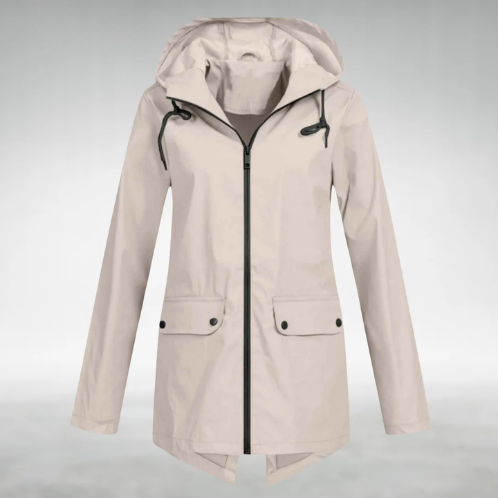 Outfit con giacca impermeabile elegante per donna, un capo essenziale per la moda femminile e le giornate di pioggia.