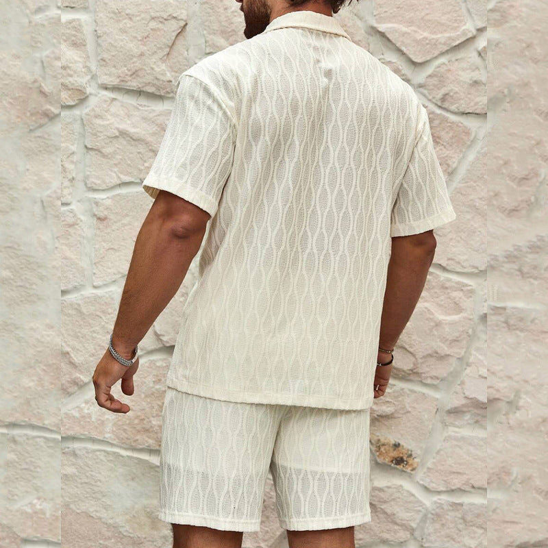 Camicia a maniche corte beige da uomo in lino, parte di un set estivo casual, ideale per un look da vacanza.
