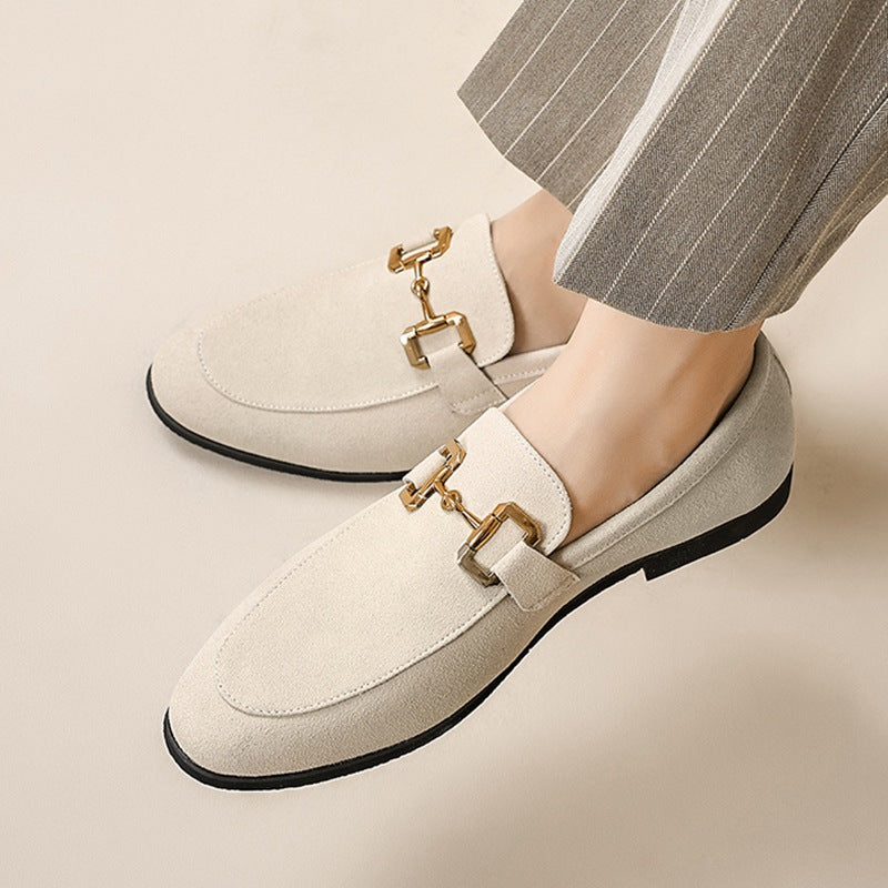 Mocassini uomo neri in pelle, eleganti e pratici slip-on per ufficio e occasioni formali.