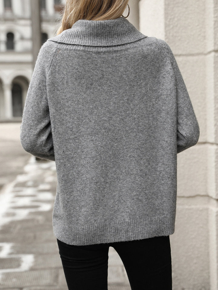Maglia donna a spalle scoperte albicocca, versatile e casual chic per un look elegante.