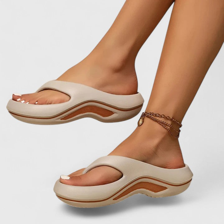 Sandali donna estivi per spiaggia e casa. Design ergonomico, leggero e antiscivolo. Massima comodità e supporto.