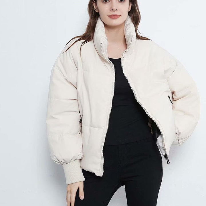 Giacca piumino donna invernale, calda e versatile, perfetta per proteggersi dal freddo con stile.