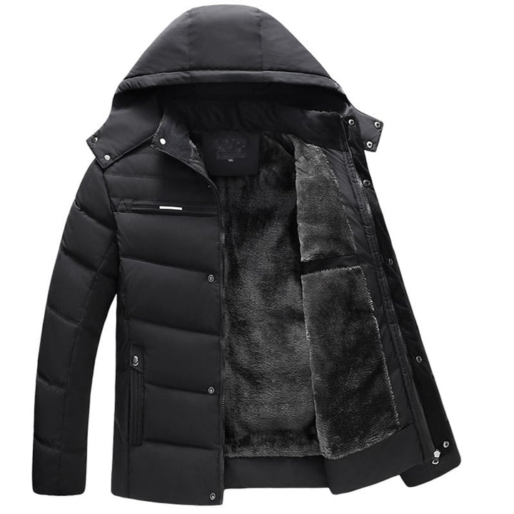 Cardigan invernale imbottito da uomo nero con zip, essenziale per affrontare il freddo con eleganza.