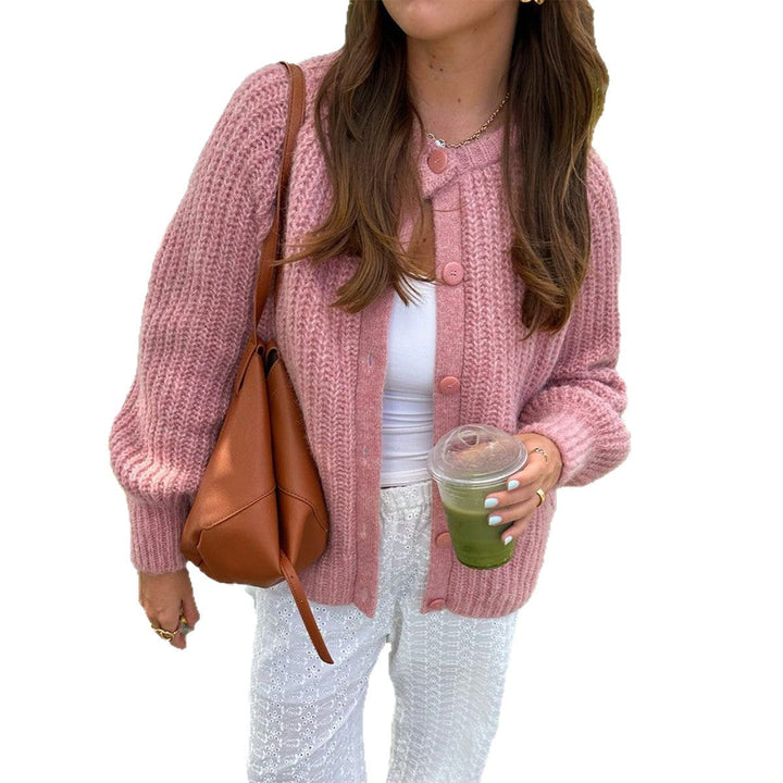 Top donna minimalista chic, maglione a maniche lunghe con dettagli bottoni. Un capo versatile per la moda femminile.