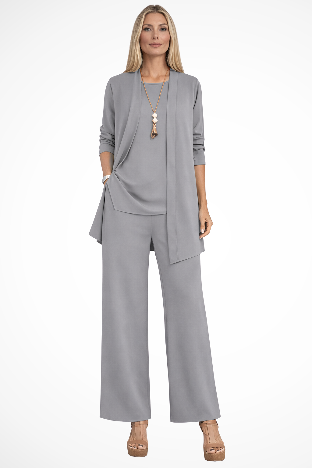 Tailleur donna tre pezzi, abbigliamento formale. Completo elegante con cardigan e pantaloni larghi per stile raffinato.
