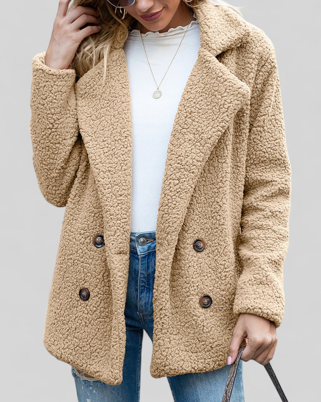Morbido cappotto donna autunnale, stile chic e comfort versatile per un look moderno.