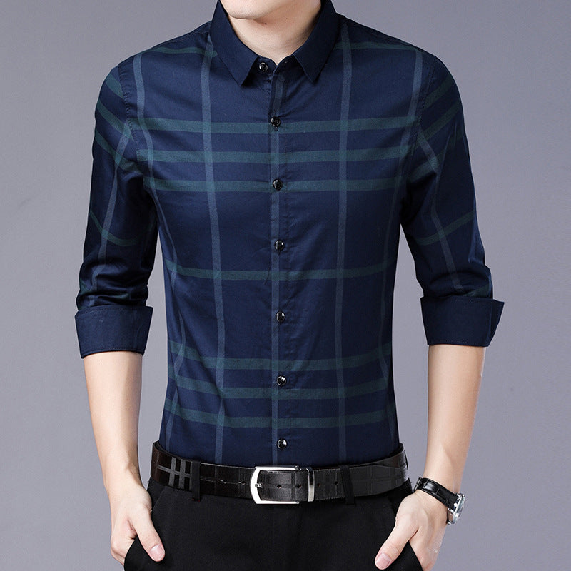 Moderna camicia uomo slim fit con motivo a griglia, maniche lunghe. Essenziale per la moda maschile elegante.