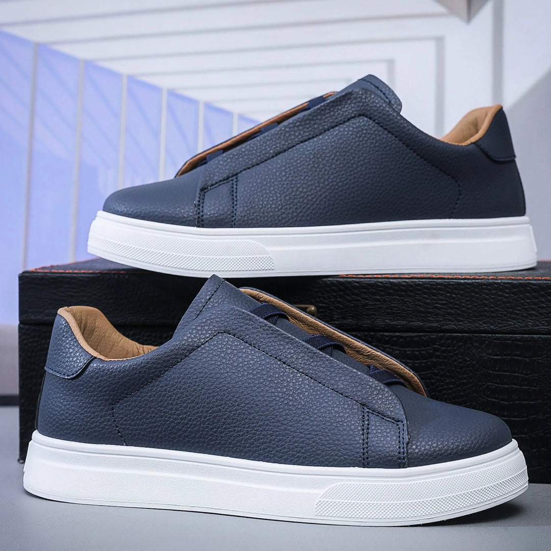 Sneakers uomo slip-on nere eleganti. Scarpe casual da uomo con comfort duraturo, perfette per moda e streetwear.