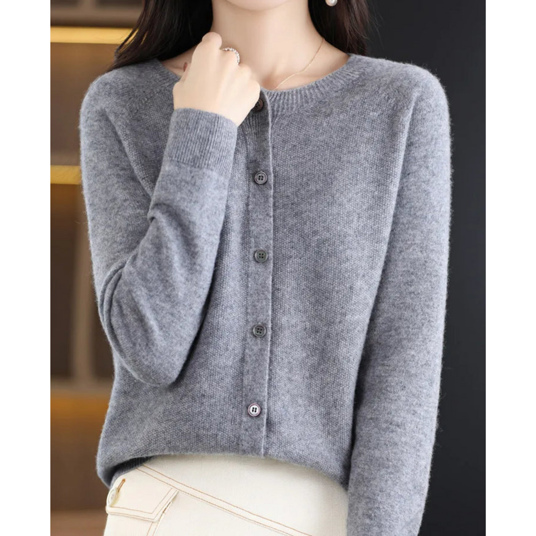 Cardigan donna casual ed elegante, scollo tondo. Essenziale per moda autunno inverno. Grande comfort.