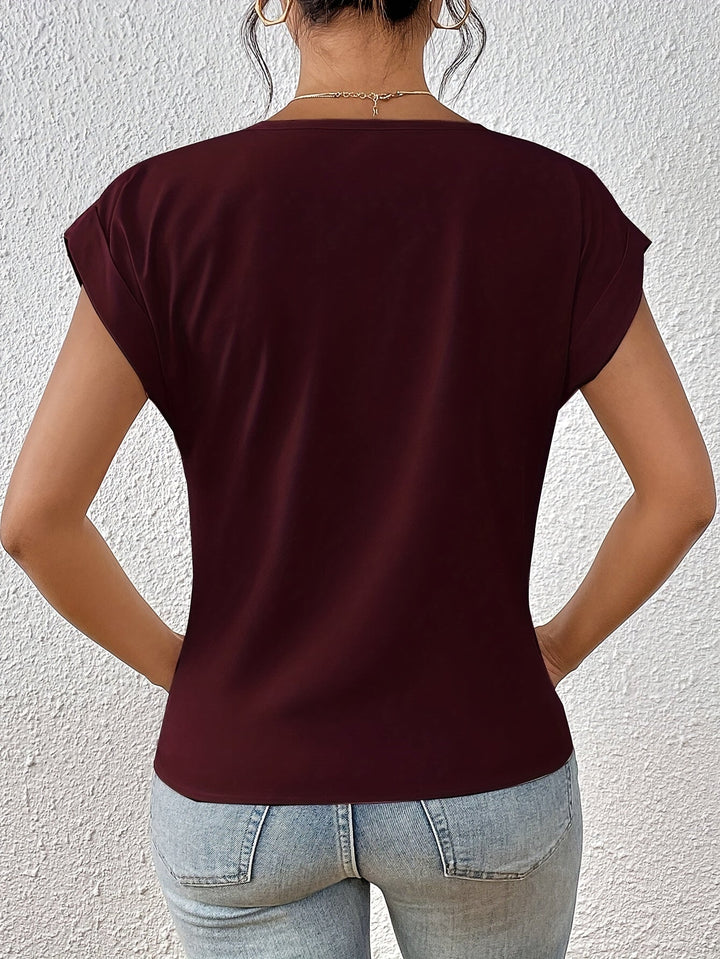T-shirt donna, scollo a V, maniche corte. Maglietta femminile casual, ideale per comfort e stile quotidiano.