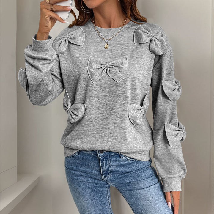 Abbigliamento femminile: maglione grigio casual con nodo, girocollo e maniche lunghe. Ideale per l'inverno.