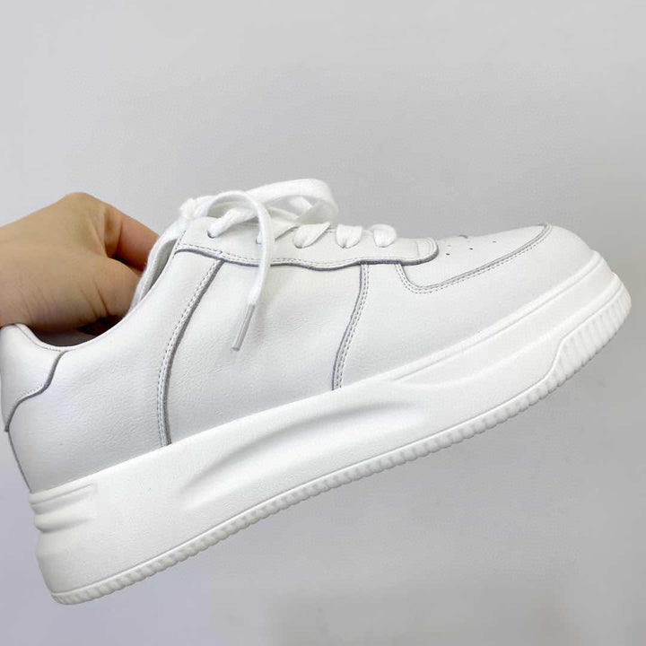 Moderne sneakers donna platform bianche, stile color block e punta tonda per massimo comfort e moda.