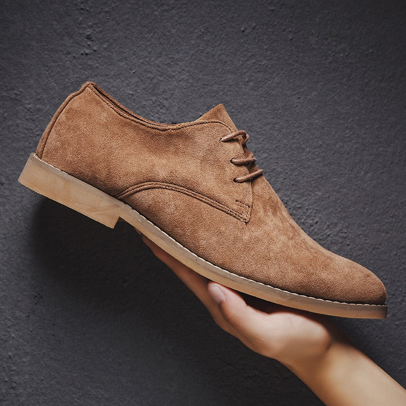 Scarpe da uomo con lacci, stile britannico, per look business casual eleganti. Design confortevole e versatile.