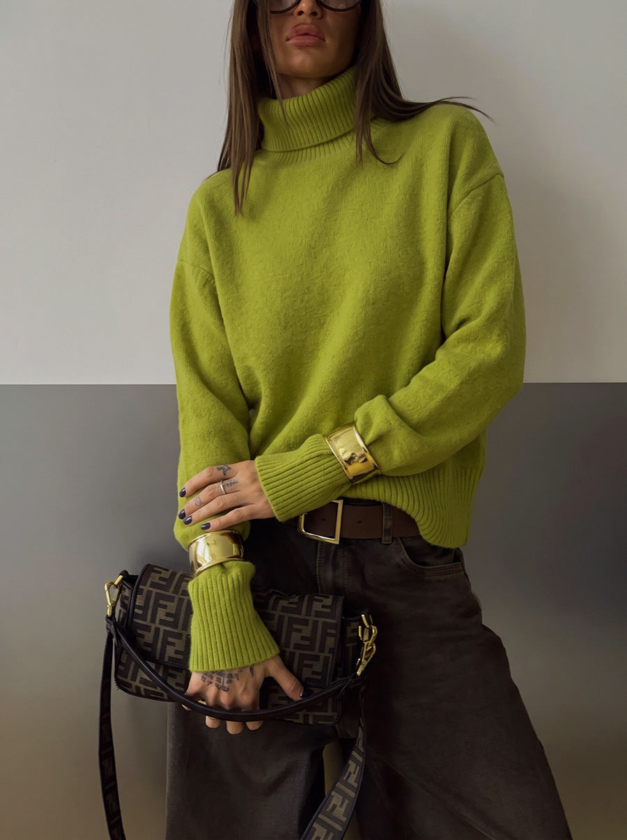 Maglione donna versatile, tinta unita, maniche lunghe. Ideale per un look quotidiano rilassato e confortevole.