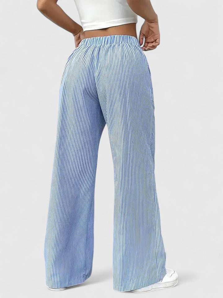 Dettaglio pantaloni donna gamba larga, vita alta con laccio, tasche pratiche e tessuto leggero.