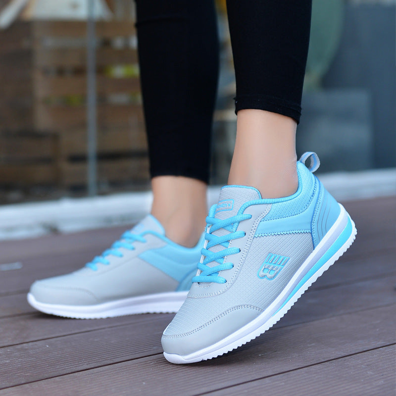 Scarpe sneakers donna casual nere, traspiranti e alla moda con lacci, perfette per comfort quotidiano.