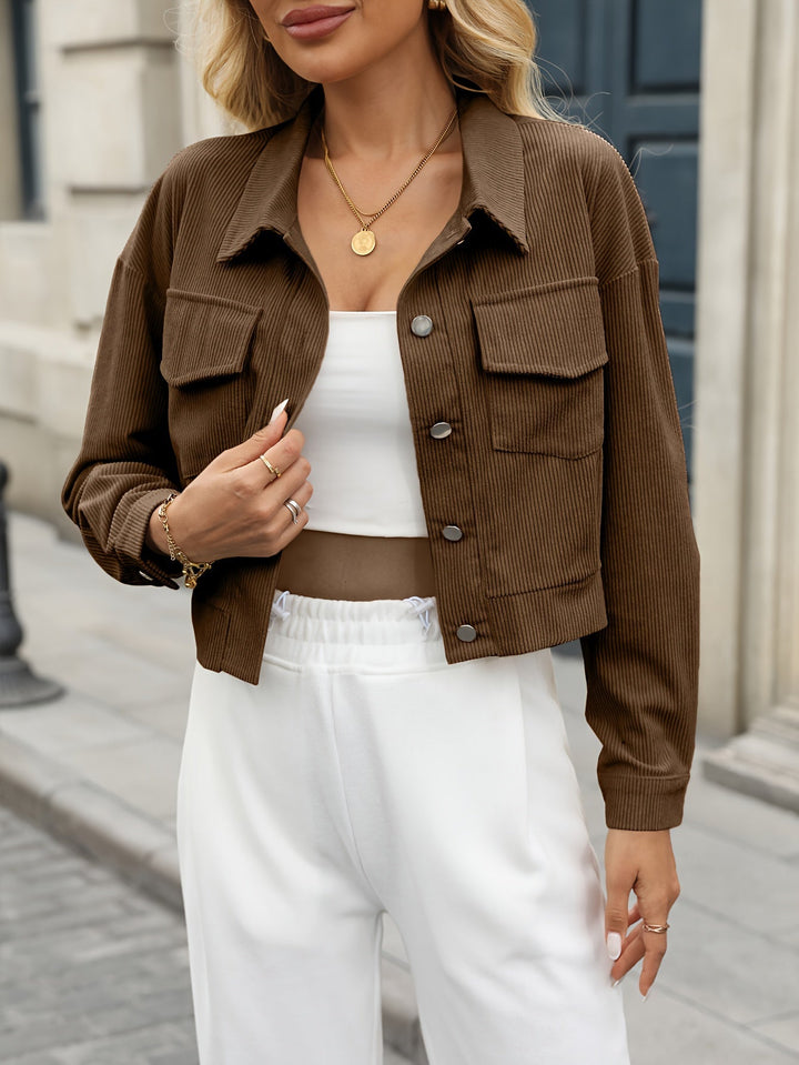 Moda donna: giacca corta chic per un look casual o elegante, perfetta per l'inverno.