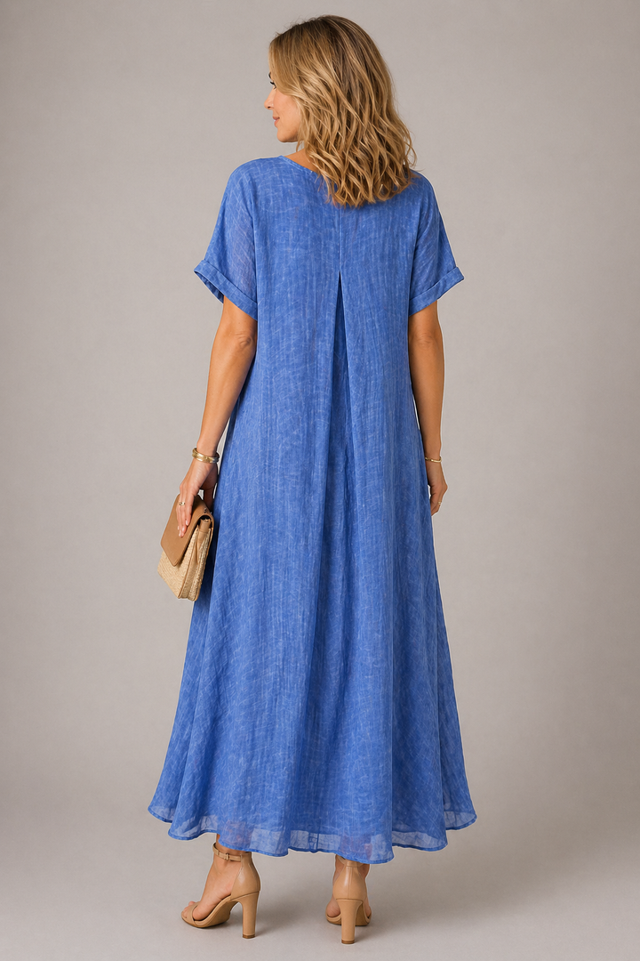 Abito da donna blu con scollo a V, design versatile e morbido, perfetto per outfit estivi casual e chic.