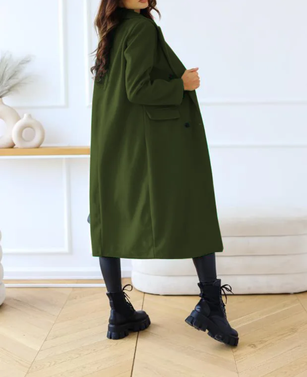 Soprabito trench aderente, femminile, ideale per un outfit raffinato.