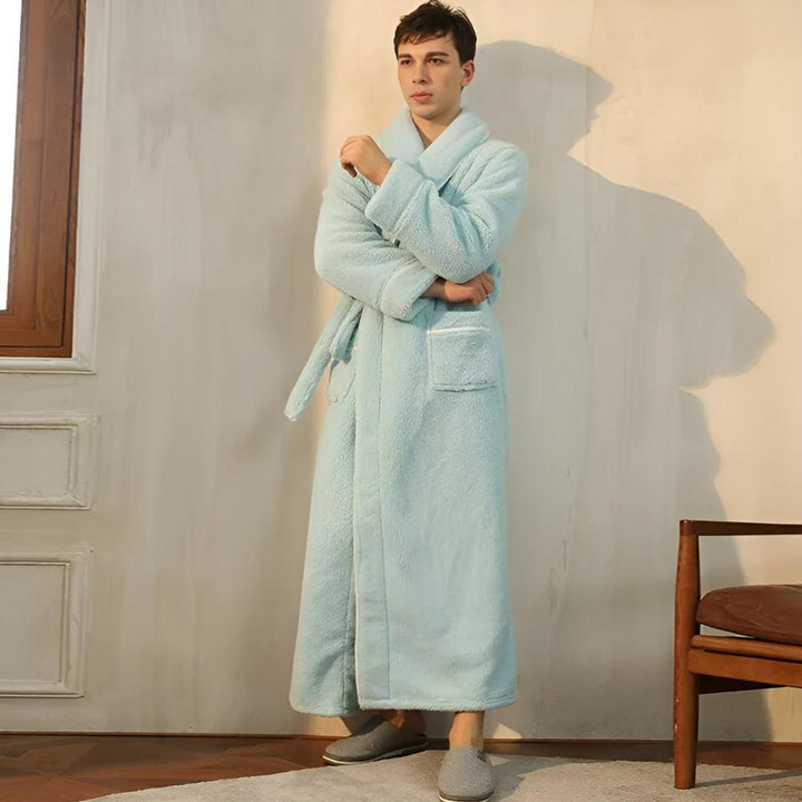Accappatoio lungo unisex modello kimono in sherpa. Morbido pile caldo per comfort e relax in casa.