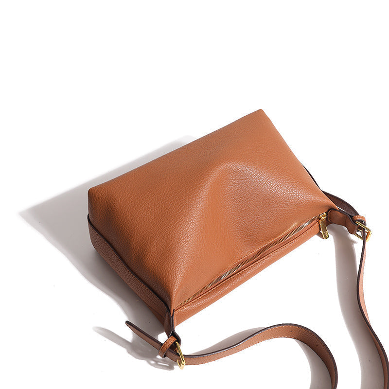 Borsa da giorno marrone elegante per donna, accessorio quotidiano e versatile.