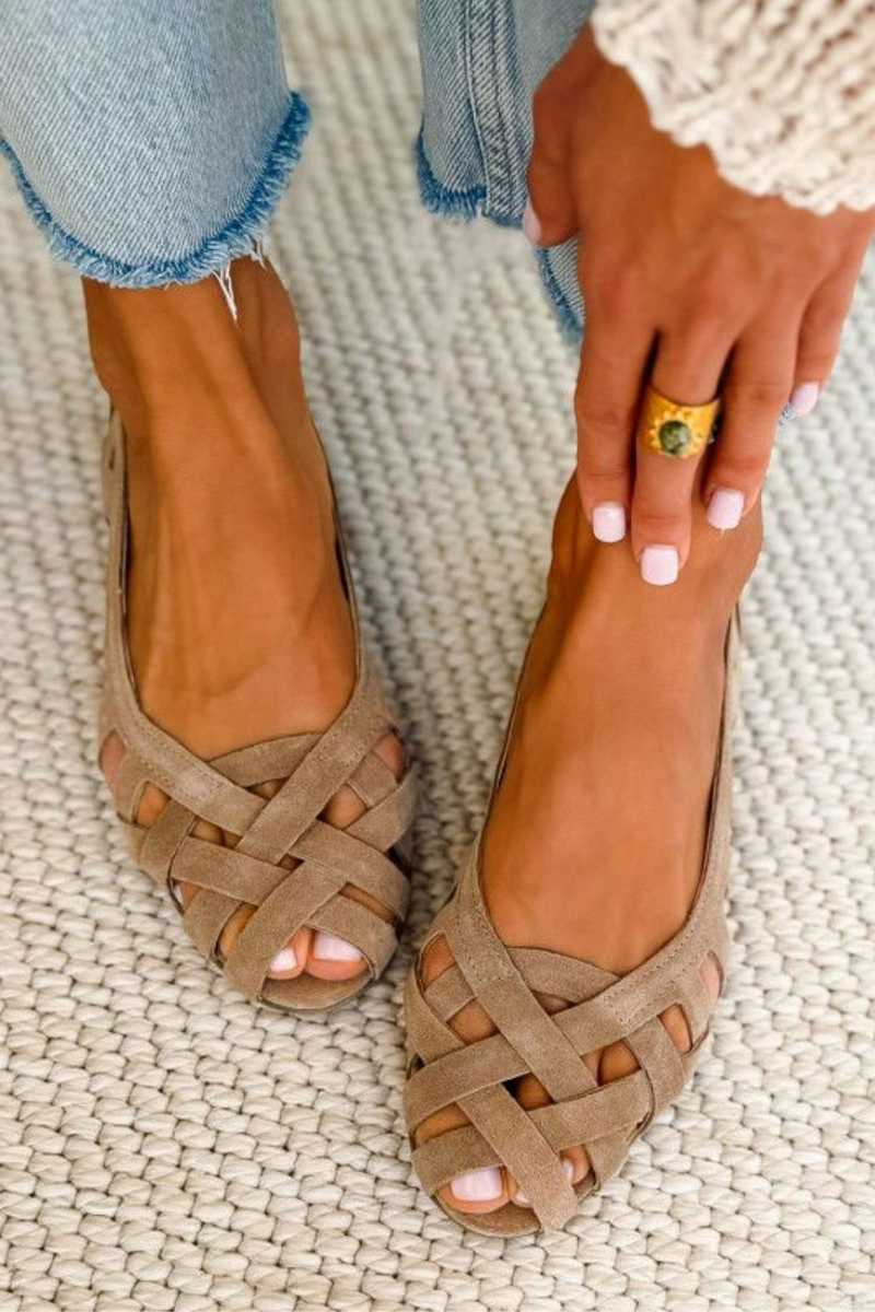 Sandali estivi da donna, stile piatto intrecciato per massimo comfort, nuova tendenza moda.